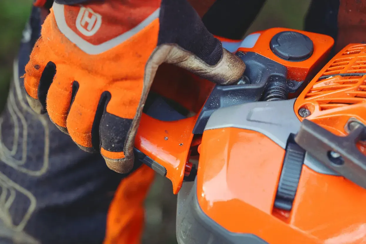 Motorna žaga Husqvarna 564 XP za zahtevno delo v gozdu