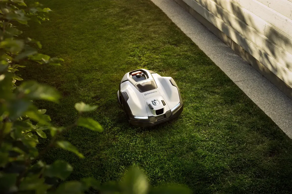 Husqvarna Automower 410VE NERA - pametno izogibanje živalim na trati