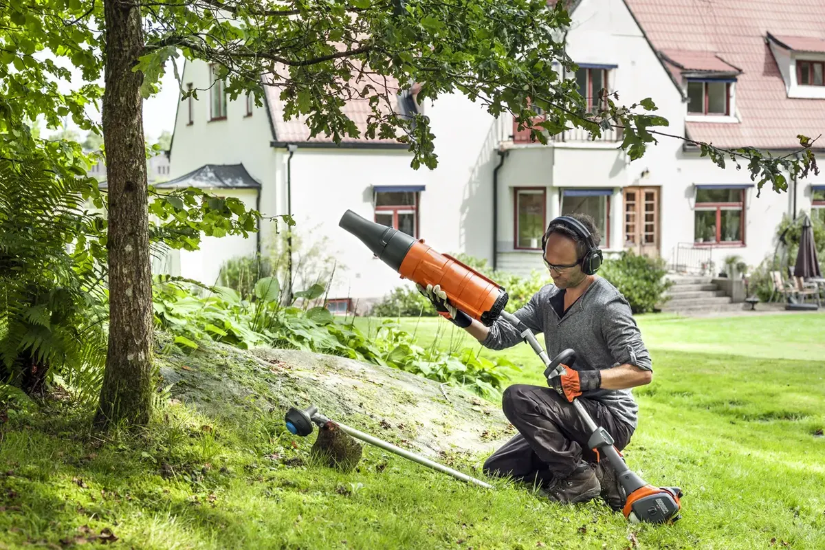 Husqvarna motorna kosa 129LK - imenovan tudi kot obrezovalnik trave
