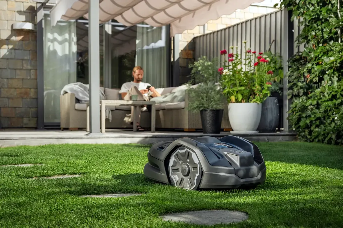 Husqvarna robotska kosilnica automower 305E NERA na domaci trati