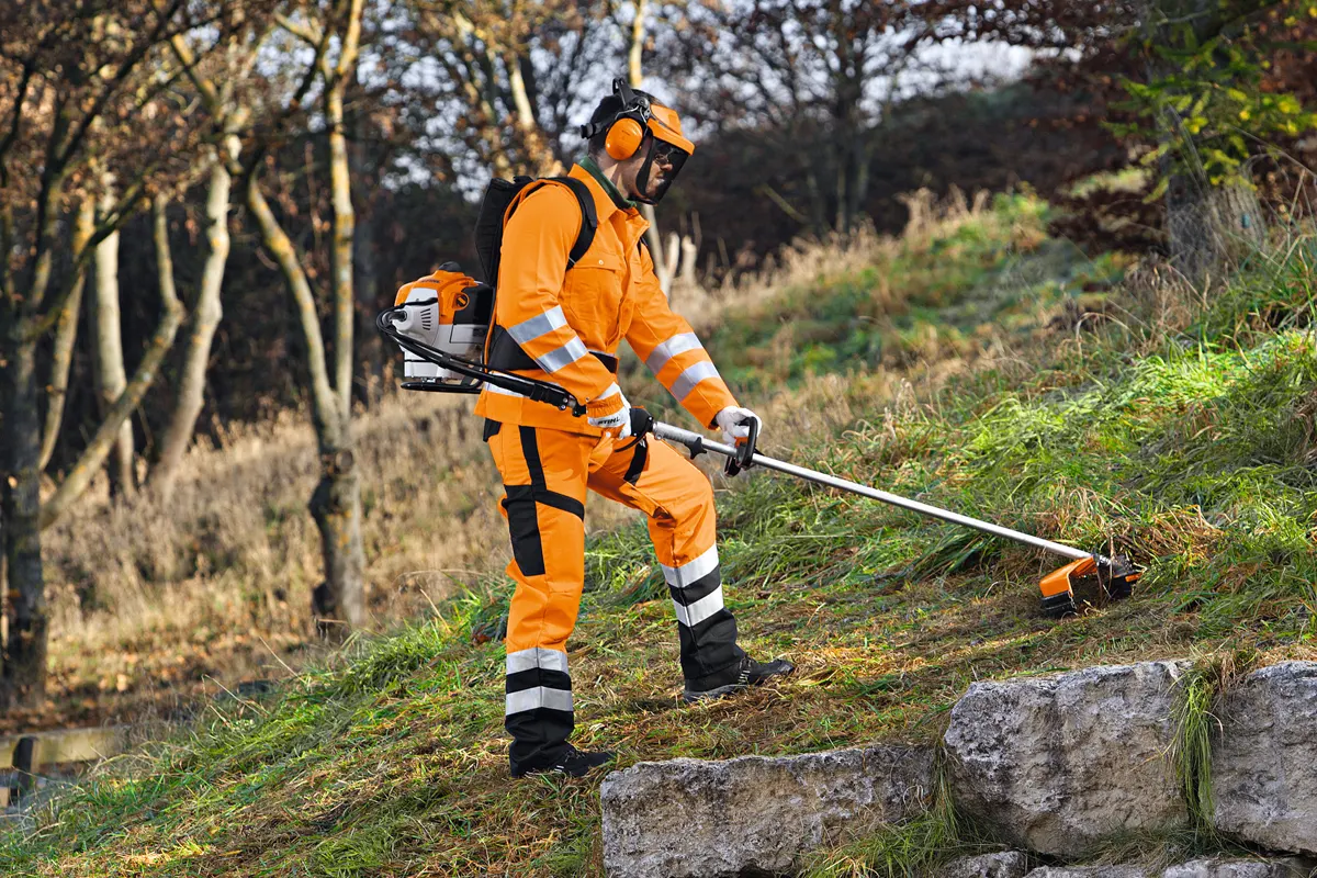 Stihl nahrbtna motorna kosa